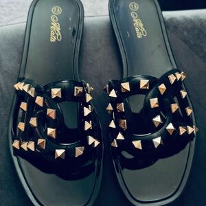 Mata Black Studded Jelly Slides ✨